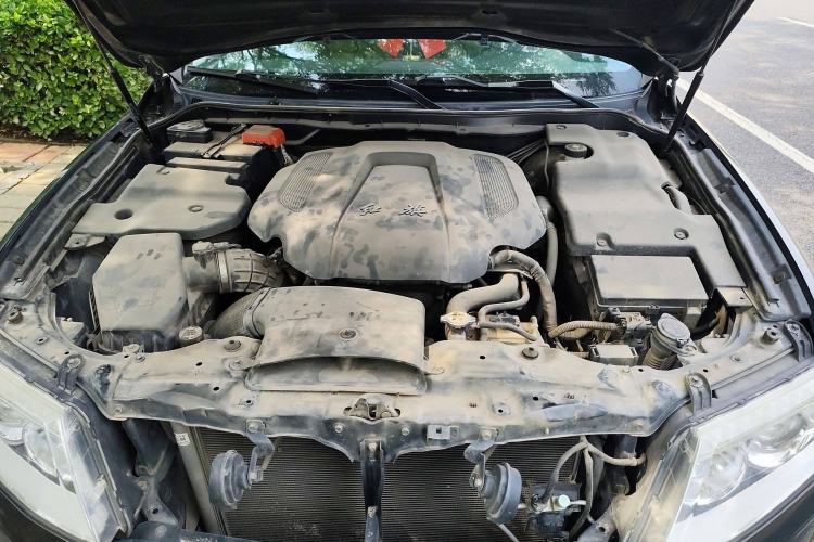 Used Hongqi H7 2015 2.0T Luxury Model Engine Bay