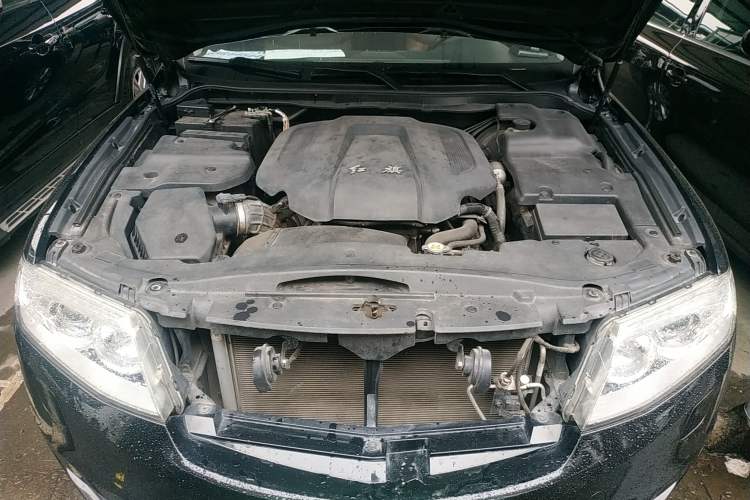 Used Hongqi H7 2015 2.0T Luxury Model Engine Bay