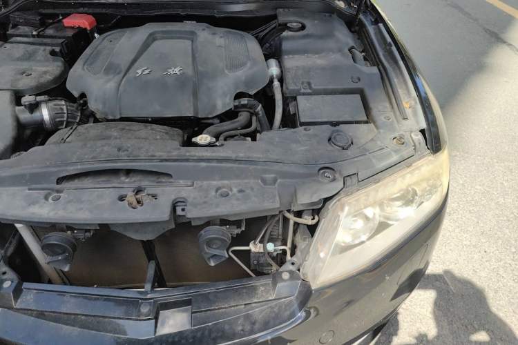 Used Hongqi H7 2015 2.0T Luxury Model Engine Bay Left