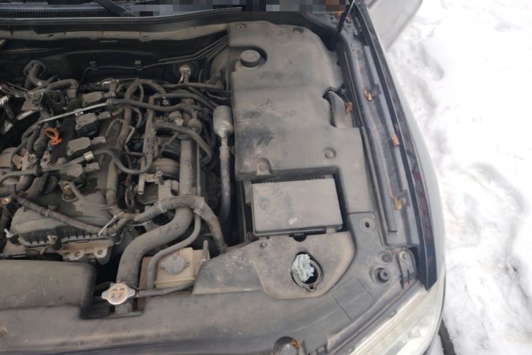 Used Hongqi H7 2015 2.0T Luxury Model Engine Bay Left