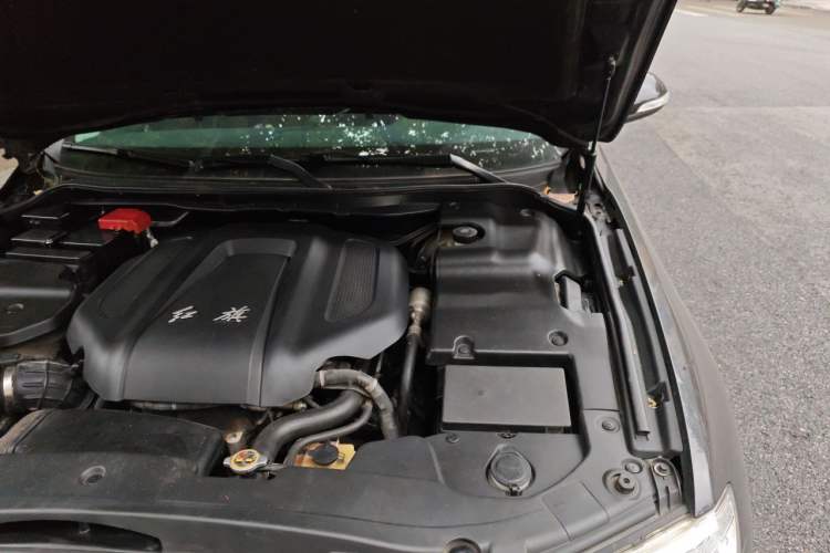 Used Hongqi H7 2015 2.0T Luxury Model Engine Bay Left