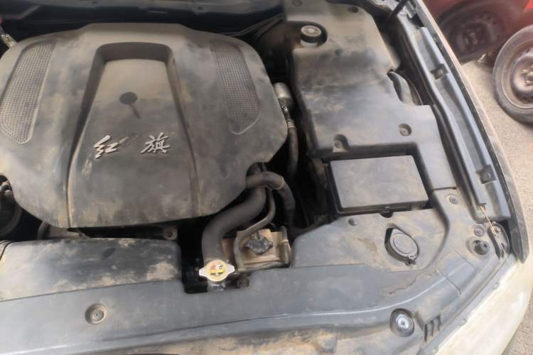 Used Hongqi H7 2015 2.0T Luxury Model Engine Bay Left