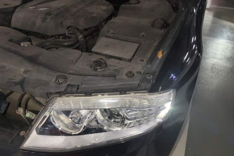 Used Hongqi H7 2015 2.0T Luxury Model Engine Bay Left