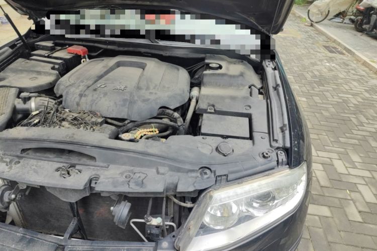 Used Hongqi H7 2015 2.0T Luxury Model Engine Bay Left