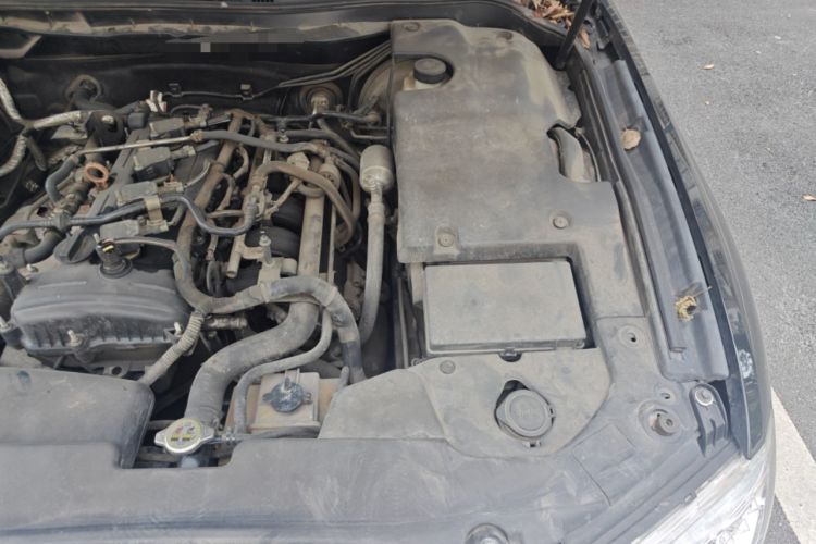 Used Hongqi H7 2015 2.0T Luxury Model Engine Bay Left