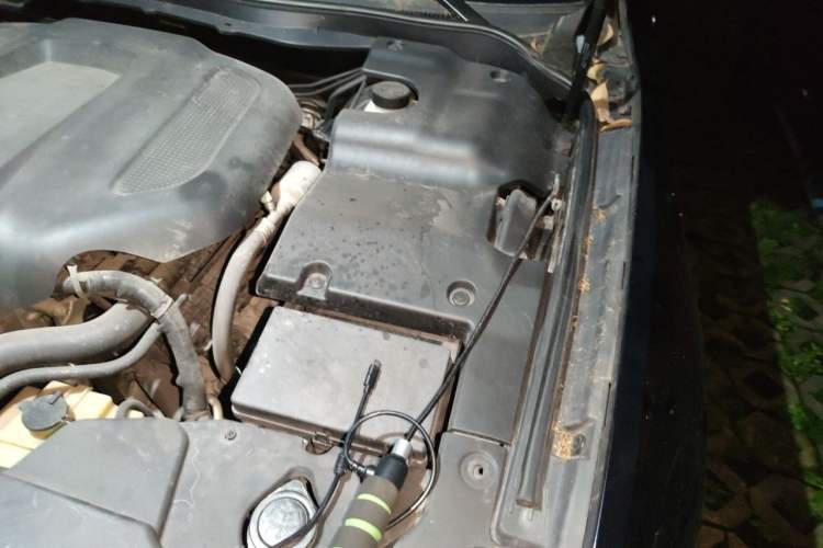 Used Hongqi H7 2015 2.0T Luxury Model Engine Bay Left