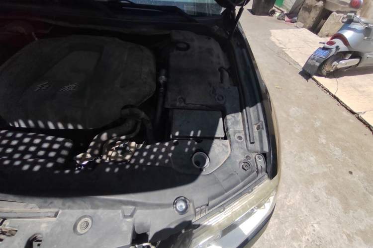 Used Hongqi H7 2015 2.0T Prestige Model Engine Bay Left