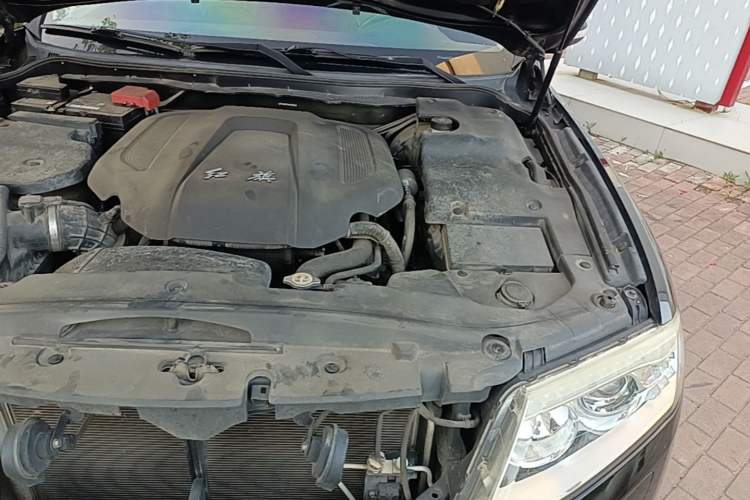 Used Hongqi H7 2015 1.8T Luxury Model Engine Bay Left