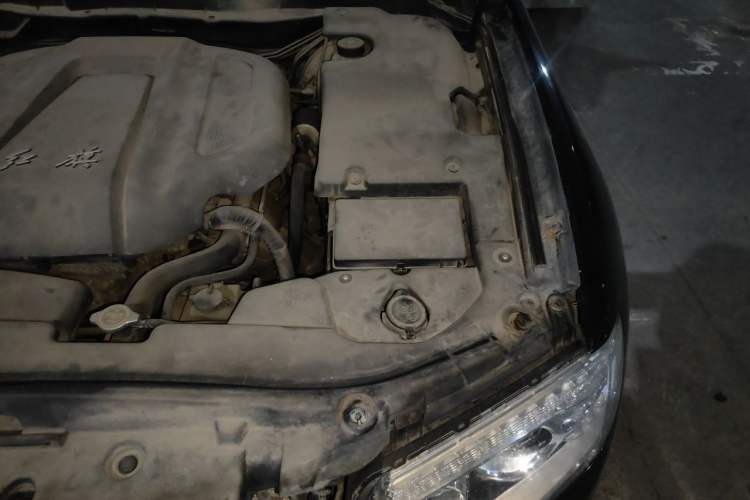 Used Hongqi H7 2015 2.0T Luxury Model Engine Bay Left
