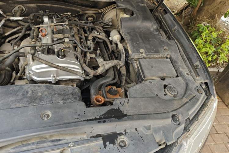 Used Hongqi H7 2015 1.8T Luxury Model Engine Bay Left
