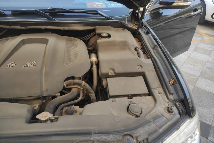 Used Hongqi H7 2015 2.0T Luxury Model Engine Bay Left
