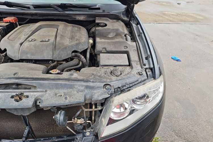 Used Hongqi H7 2015 2.0T Luxury Model Engine Bay Left
