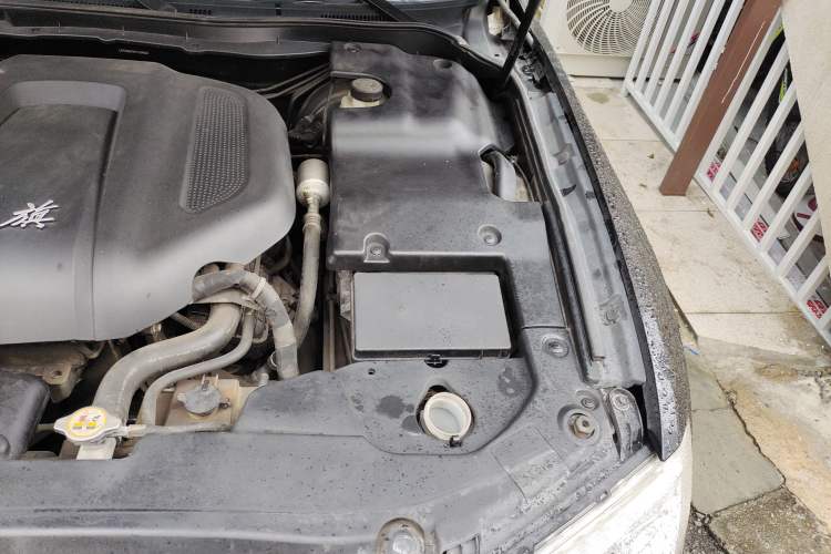 Used Hongqi H7 2015 1.8T Luxury Model Engine Bay Left