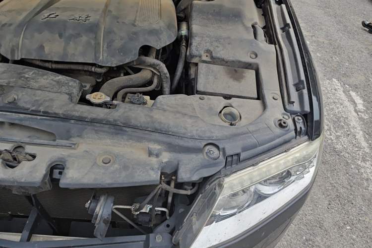Used Hongqi H7 2015 2.0T Luxury Model Engine Bay Left