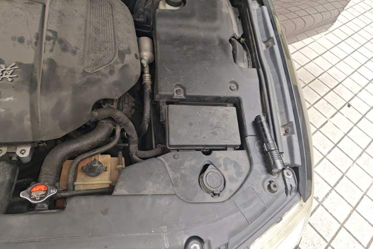 Used Hongqi H7 2015 2.0T Technology Model Engine Bay Left