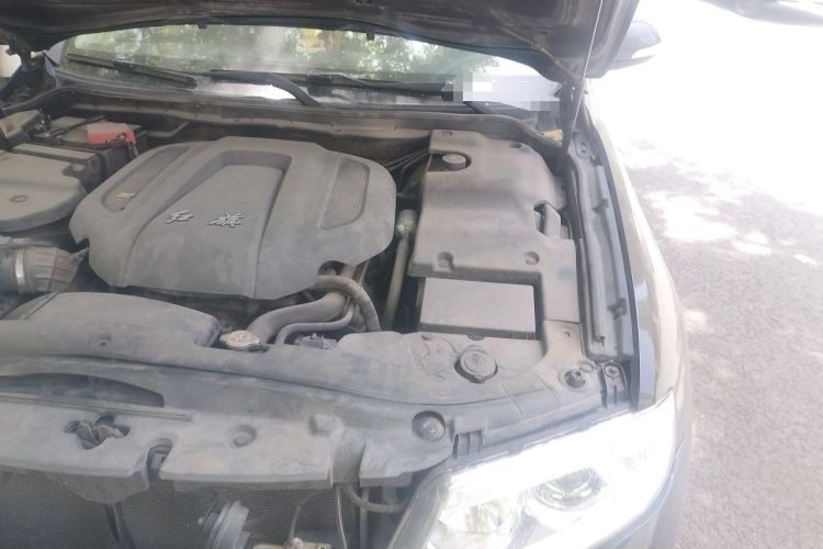 Used Hongqi H7 2015 2.0T Luxury Model Engine Bay Left