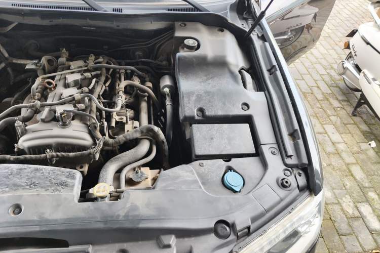 Used Hongqi H7 2015 2.0T Luxury Model Engine Bay Left