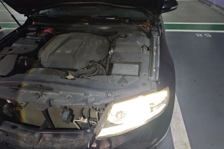 Used Hongqi H7 2015 2.0T Luxury Model Engine Bay Left