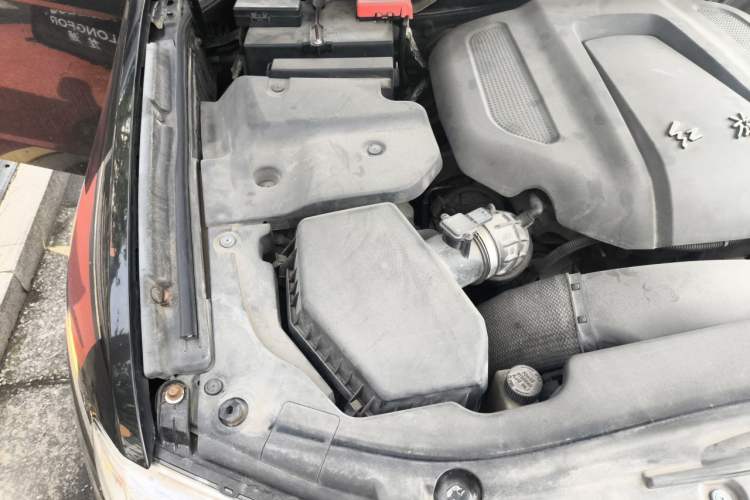 Used Hongqi H7 2015 2.0T Luxury Model Engine Bay Right