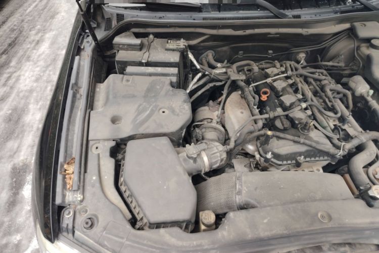 Used Hongqi H7 2015 2.0T Luxury Model Engine Bay Right