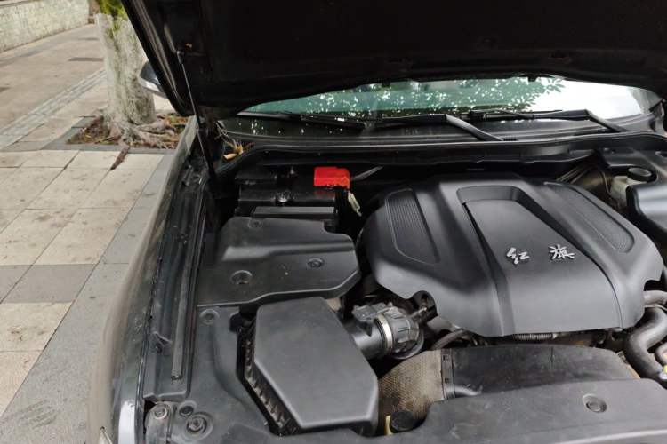 Used Hongqi H7 2015 2.0T Luxury Model Engine Bay Right