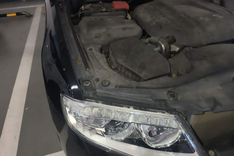 Used Hongqi H7 2015 2.0T Luxury Model Engine Bay Right