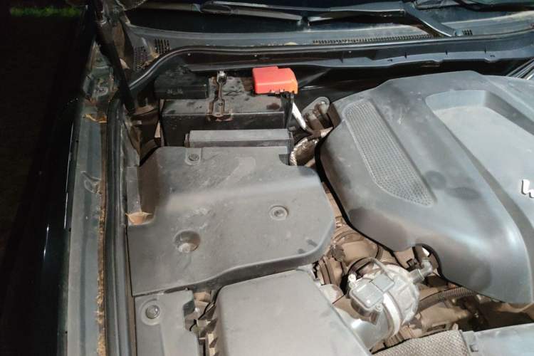 Used Hongqi H7 2015 2.0T Luxury Model Engine Bay Right