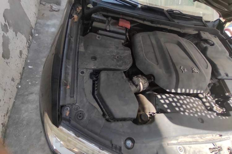 Used Hongqi H7 2015 2.0T Prestige Model Engine Bay Right