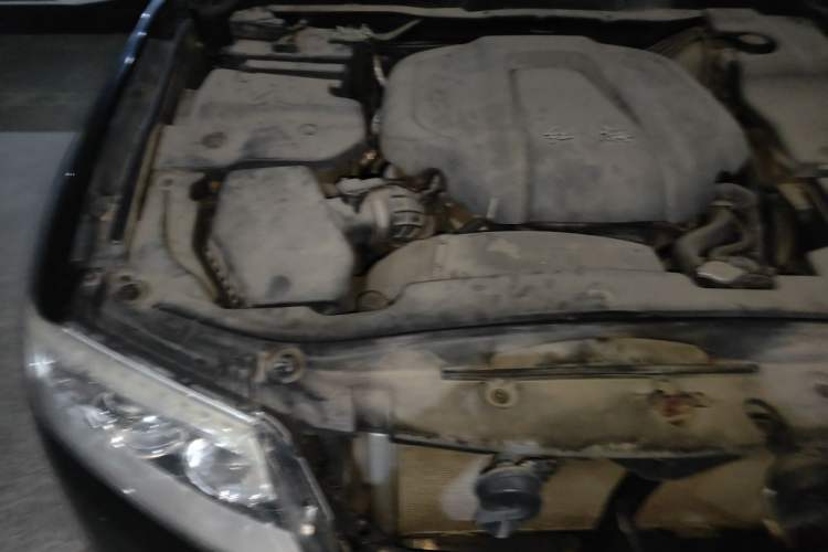 Used Hongqi H7 2015 2.0T Luxury Model Engine Bay Right