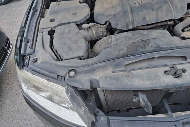 Used Hongqi H7 2015 2.0T Luxury Model Engine Bay Right