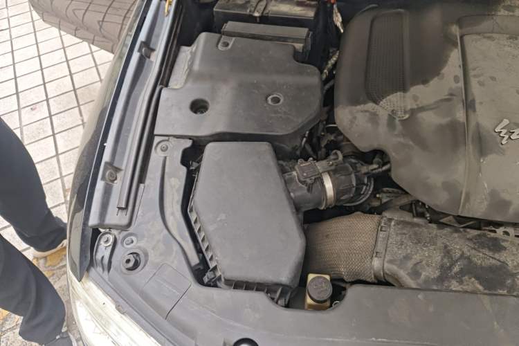 Used Hongqi H7 2015 2.0T Technology Model Engine Bay Right