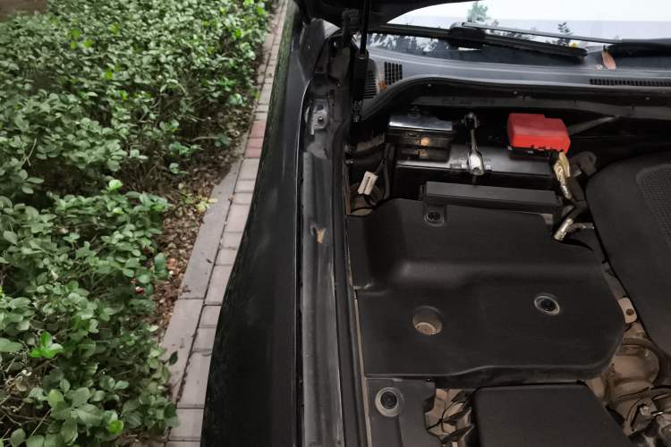 Used Hongqi H7 2015 2.0T Luxury Model Engine Bay Right