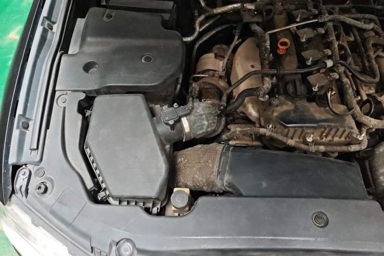 Used Hongqi H7 2015 2.0T Luxury Model Engine Bay Right