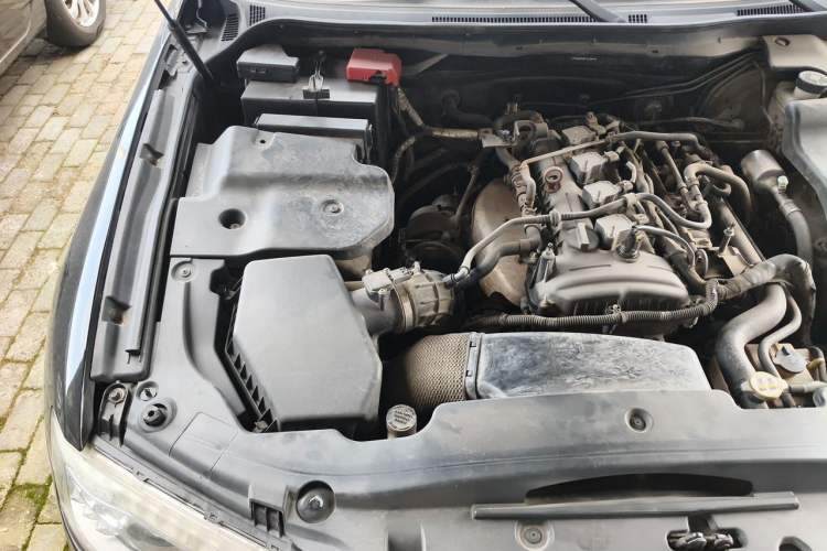 Used Hongqi H7 2015 2.0T Luxury Model Engine Bay Right