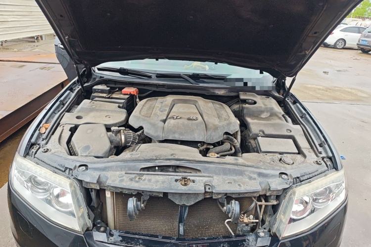 Used Hongqi H7 2015 2.0T Luxury Model Engine Bay
