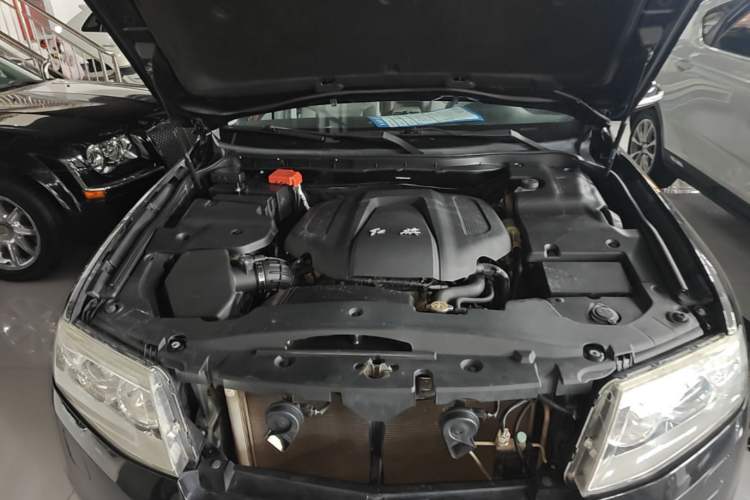 Used Hongqi H7 2015 2.0T Luxury Model Engine Bay