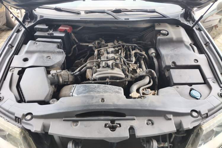 Used Hongqi H7 2015 2.0T Luxury Model Engine Bay
