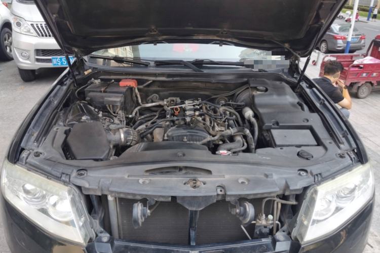 Used Hongqi H7 2015 2.0T Luxury Model Engine Bay