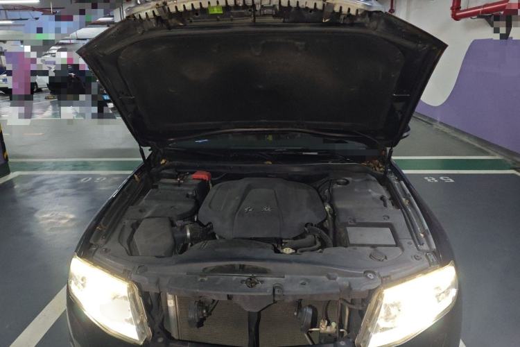 Used Hongqi H7 2015 2.0T Luxury Model Engine Bay