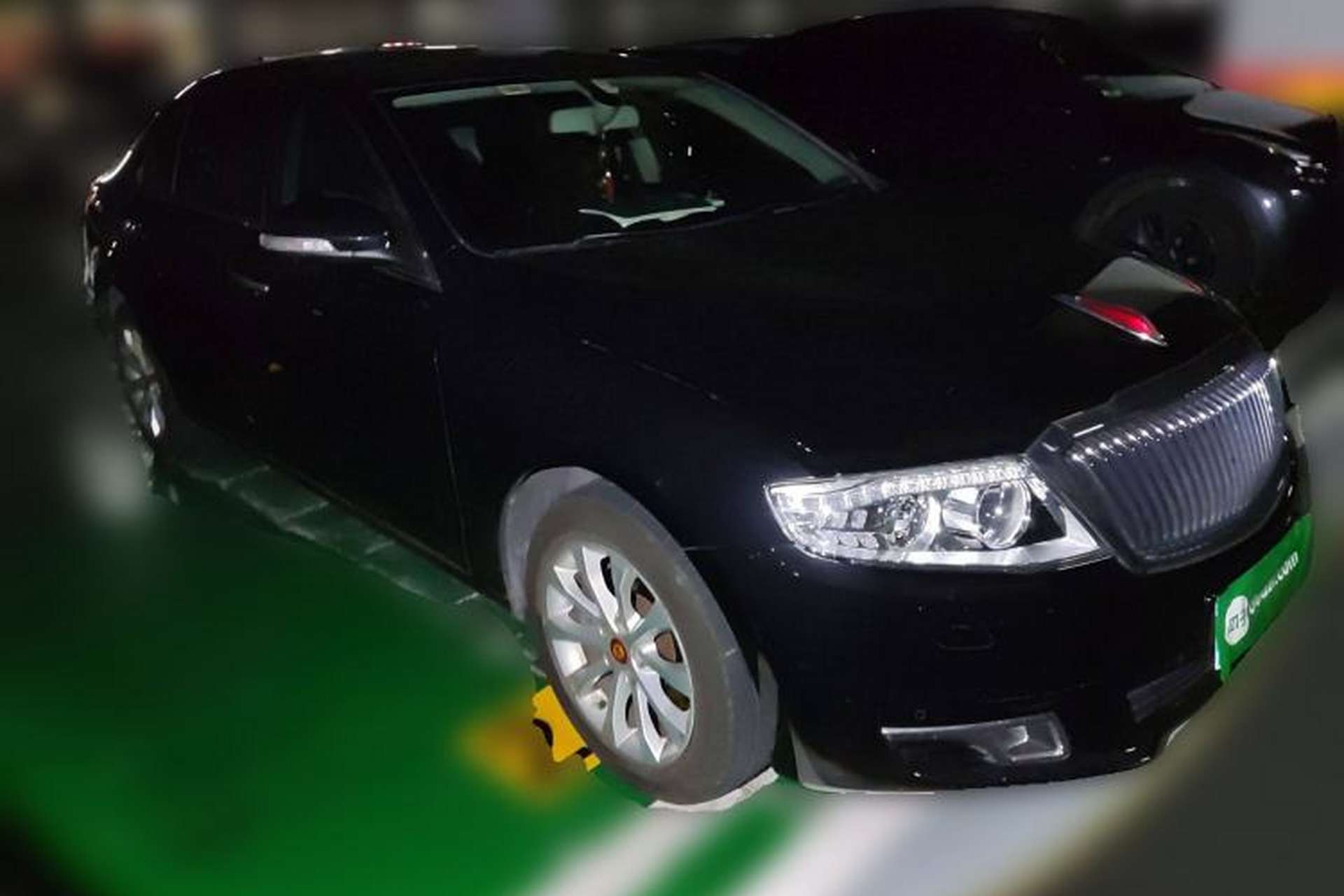 Used Hongqi H7 2015 2.0T Luxury Model Front Right 45 Deg
