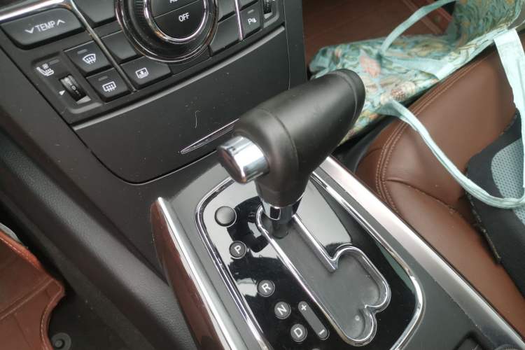Used Hongqi H7 2015 2.0T Luxury Model Gear Lever