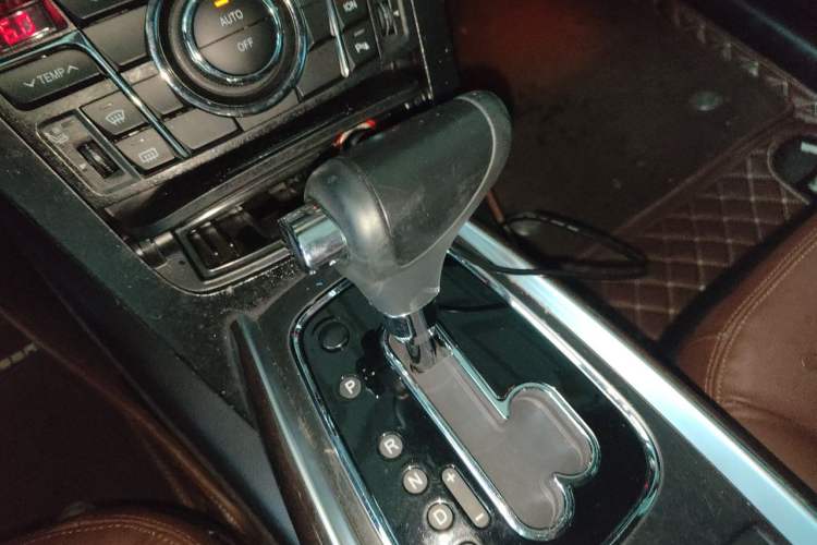 Used Hongqi H7 2015 1.8T Luxury Model Gear Lever