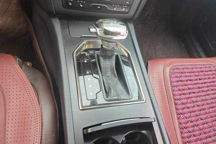 Used Hongqi H7 2015 2.0T Prestige Model Gear Lever