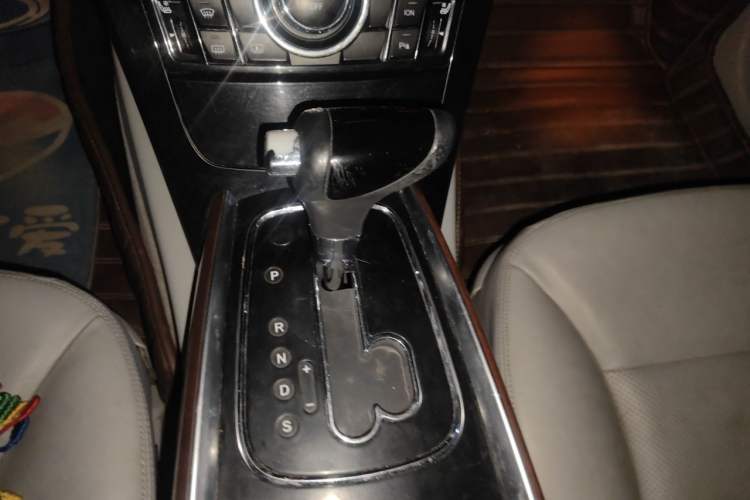 Used Hongqi H7 2015 2.0T Luxury Model Gear Lever