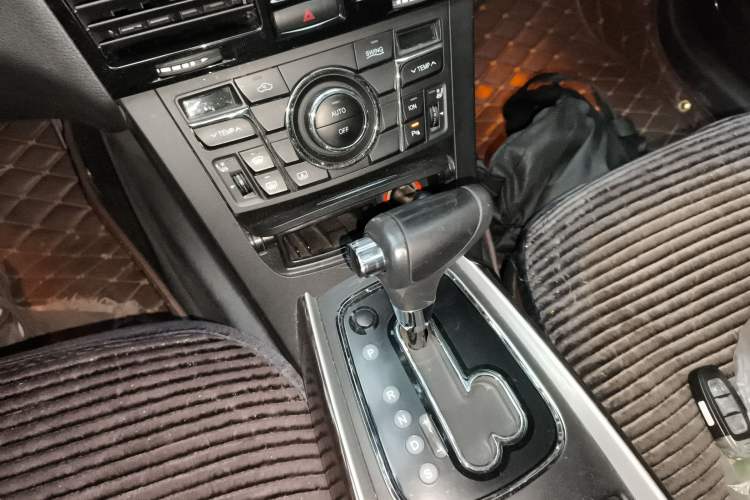 Used Hongqi H7 2015 2.0T Luxury Model Gear Lever