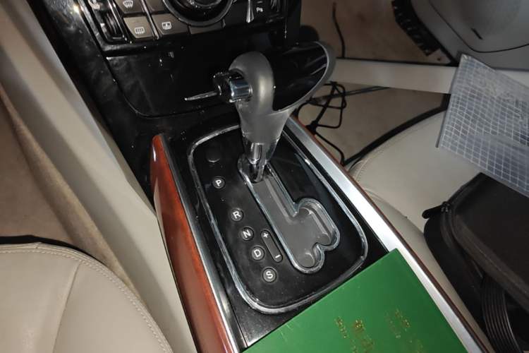 Used Hongqi H7 2015 2.0T Luxury Model Gear Lever