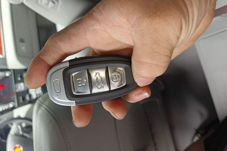 Used Hongqi H7 2015 2.0T Luxury Model Interior 1