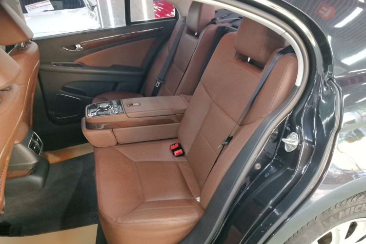 Used Hongqi H7 2015 2.0T Luxury Model Interior 1