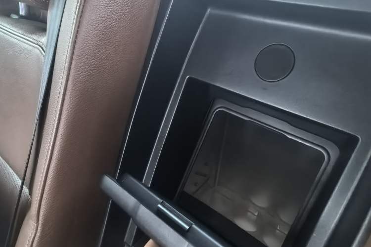 Used Hongqi H7 2015 2.0T Luxury Model Interior 1