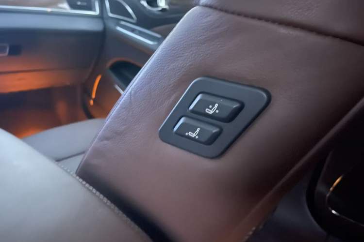Used Hongqi H7 2015 2.0T Luxury Model Interior 12